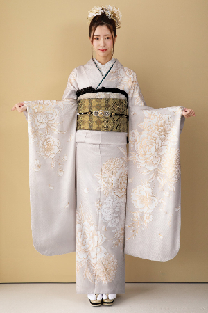 2025年のトレンド振袖_くすみカラーの今っぽかわいいコーデ