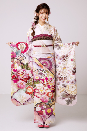 2025年のトレンド振袖_周りに差をつけるワントーンコーデ