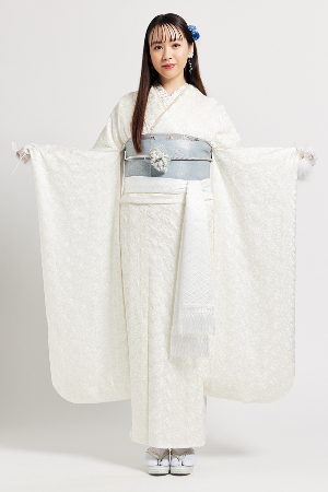 2025年のトレンド振袖_無地の振袖で自分だけの最強コーデ