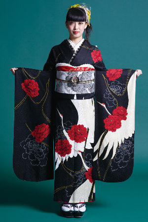 2025年のトレンド振袖_逆に今っぽいオトナヴィンテージコーデ