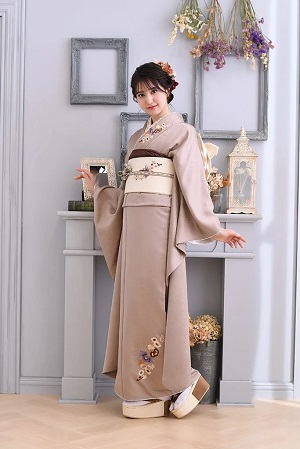 くすみカラーの振袖の写真