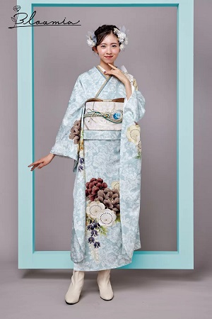 くすみカラーの振袖の写真